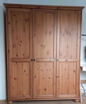 Šatní skříň IKEA LEKSVIK