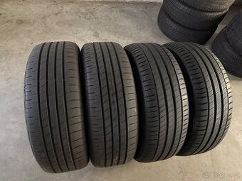 prodám letní pneumatiky 215/60/17 Goodyear a Michelin sada