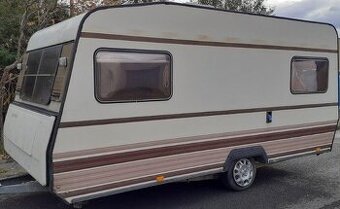 Karavan Dethleffs 460 na pevné stání