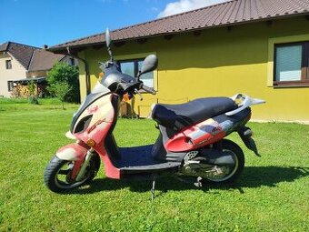 Yamaha skútr - 1