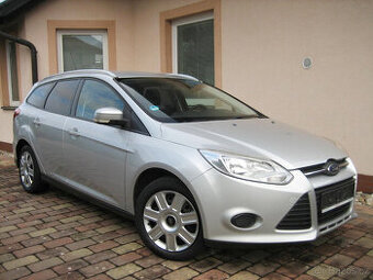 Ford Focus. Kombi 1,6 16V.  Ti-VCT. 77 kW. Servisní kniha