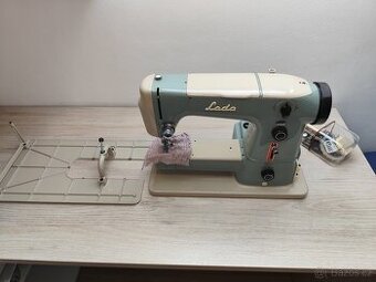 Retro šicí stroj LADA - 1