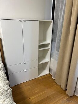Zánovní skříň IKEA vihals