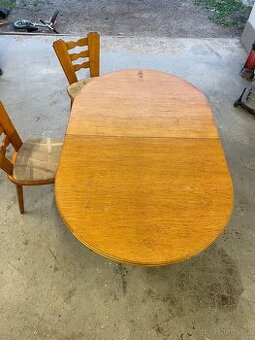 Prodám jídelní stůl se židlemi