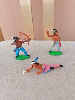 Retro indiani NDR. Tři figurky.