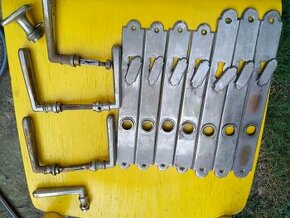 Kování mosazné pochromované, prvorepublikové