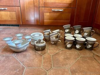 Sada keramického nádobí s listy