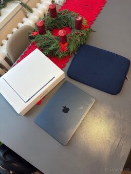 Apple MacBook Air 13,6" (2024) / M2 / 8GB / 256GB / temně i
