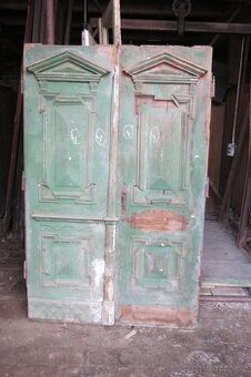 4/ Staré vchodové dveře