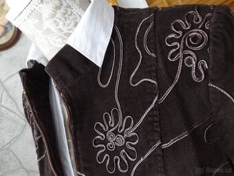 Manšestrové elastické sáčko s ozdobnou výšivkou