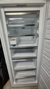 Skříňová volně stojící mraznička Siemens GS54NEW40