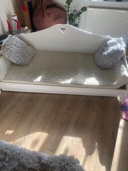 Krásná dětská postel