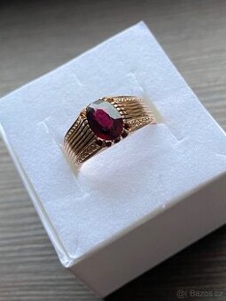 Zlatý prsten s rubínem, růžové zlato