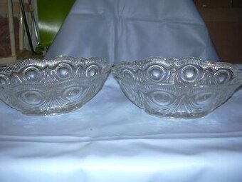 Kleněné mísy na ovoce