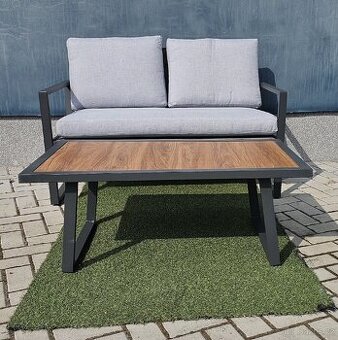 Dvoumístná balkonová / zahradní pohovka + malý stolek