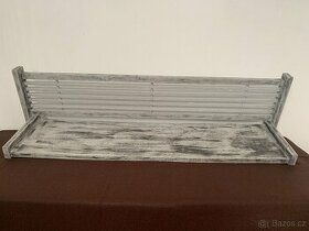 Polička retro nástěnná styl Brusel