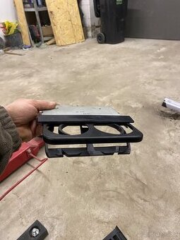 Golf 4 držák nápojů