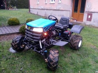 Traktůrek domácí výroby s vlečkou