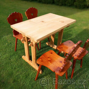 Valašský jídelní stůl a 4 židle + polička