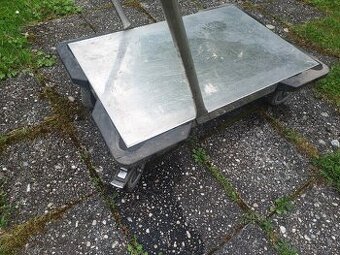 Nerezový vozík do jídelny nebo restaurace