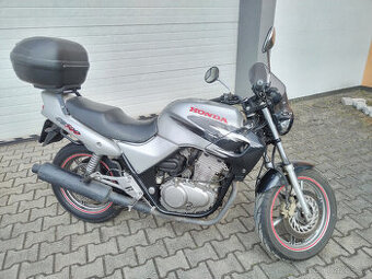 Honda CB-500, 43 kW (25 kW v TP)