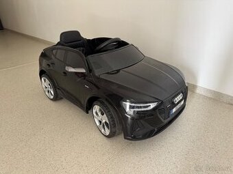 Elektrické autíčko Audi E-Tron Sportback 4x4 černé