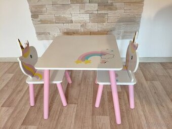 Dětské židličky a stolek