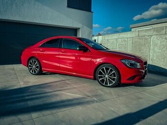 MERCEDES-BENZ CLA 180 AMG line