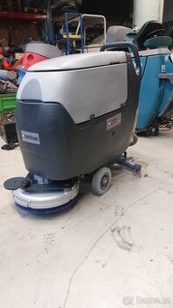 Podlahový mycí stroj Nilfisk BA 451