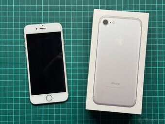 Apple iPhone 7 128 GB silver + náhradní díly