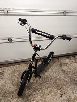 Dětská terénní koloběžka.