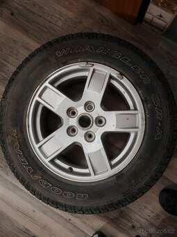 Prodám alu kola + offroad pneumatiky Jeep Grand Cherokee WK