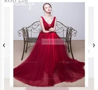 Plesové/Maturitní šaty velikosti S