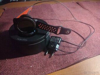 Chytré hodinky Samsung Gear S3 Frontier + 4 pásky