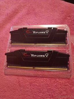 DDR4 RAM 8GB (2×4GB) G.SKILL Ripjaws V 3200 MHz CL16