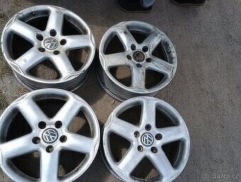 Jsou stále na prodej Tuareg 5x130 18 rovné VW elektrony- - -