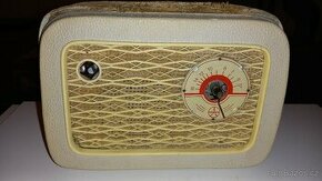 Staré přenosné tranzistorové rádio TESLA