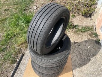 4ks. Letni pneu 205/55/16. Zn. Michelin.