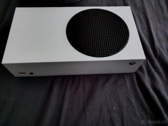 Xbox series S s příslušenstvím - 1