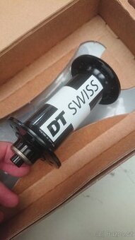 přední náboj DT SWISS 180 carbon ceramic