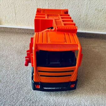 Oranžové popelářské auto se 4 popelnicemi