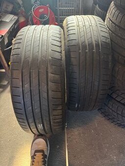 225/40R19