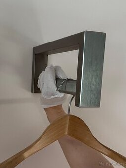 ŠATNÍ NEREZOVÝ OTOČNÝ VĚŠÁK NA RAMÍNKA - 1