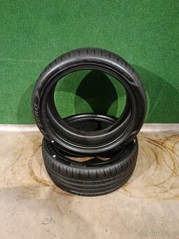 2ks nove letni 235/40 r19 pirelli
