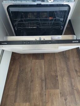 Nefunkční vestavná myčka Gorenje