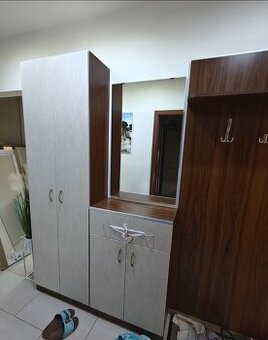 Předsíňová stěna (skříň) + botník + věšák + zrcadlo