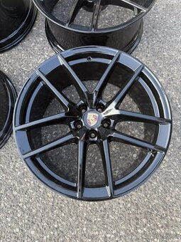 Original Porsche Macan 20”