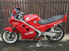 honda vfr 750f RC24
