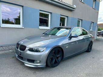 BMW E92 325i 170kW COUPE, KŮŽE, AUTOMAT, VÝHŘEV, SERVISKA