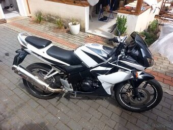 Honda cbr125r (2008)